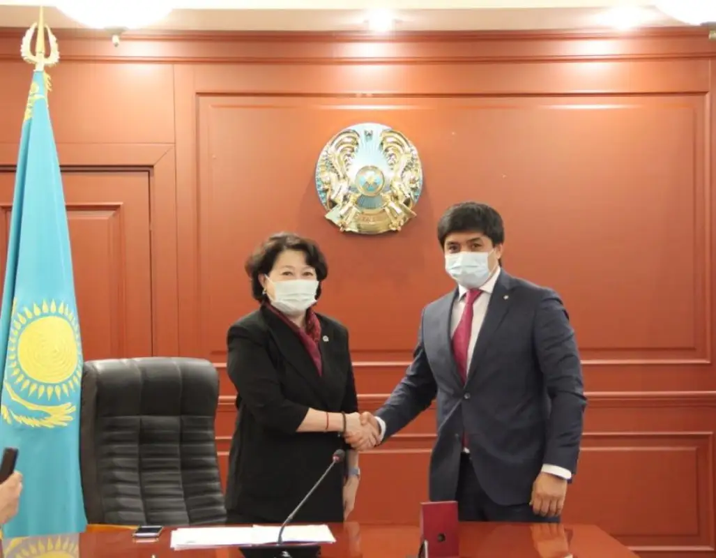 Раимкулова представила нового председателя Комитета по делам спорта