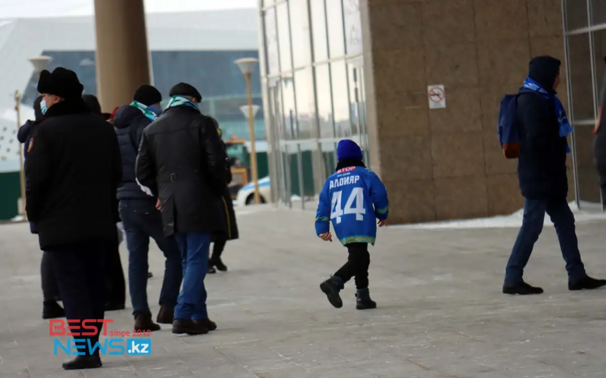 "Барыс Арена" ожила: фанаты приехали на матч "барсов" с "Металлургом" за два часа