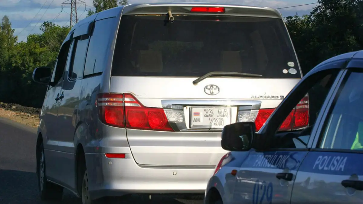 Токаев: регистрация импортных авто будет действовать до 1 марта 2021 года