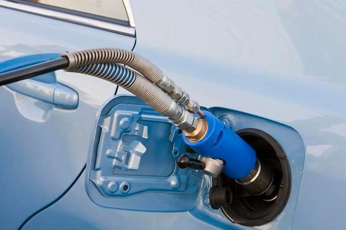 После митинга в Жанаозене снизят цену на автогаз