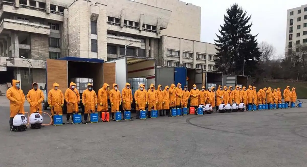 По всему Казахстану увеличат число военных для дезинфекции улиц