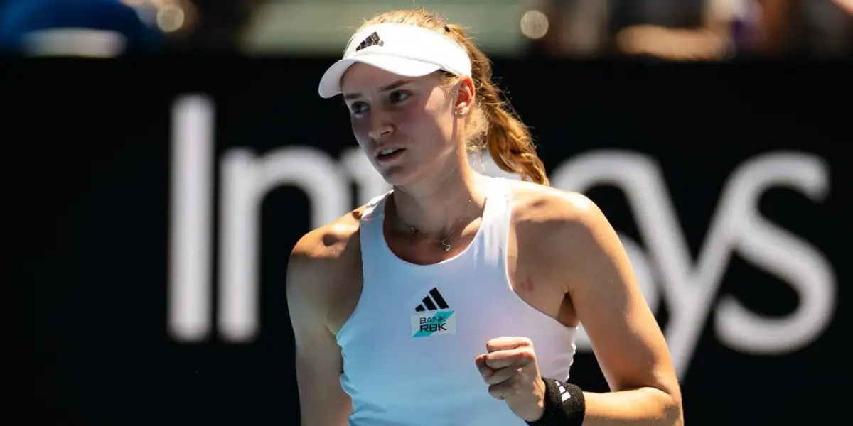 Рыбакина выиграла первый сет в финальном матче у Соболенко на Australian Open