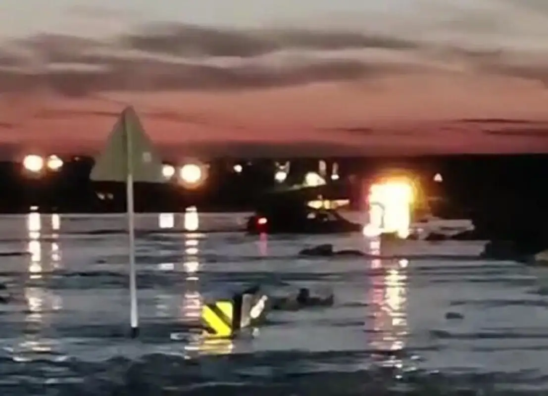 Водитель джипа утонул на затопленной дороге: двое выжили