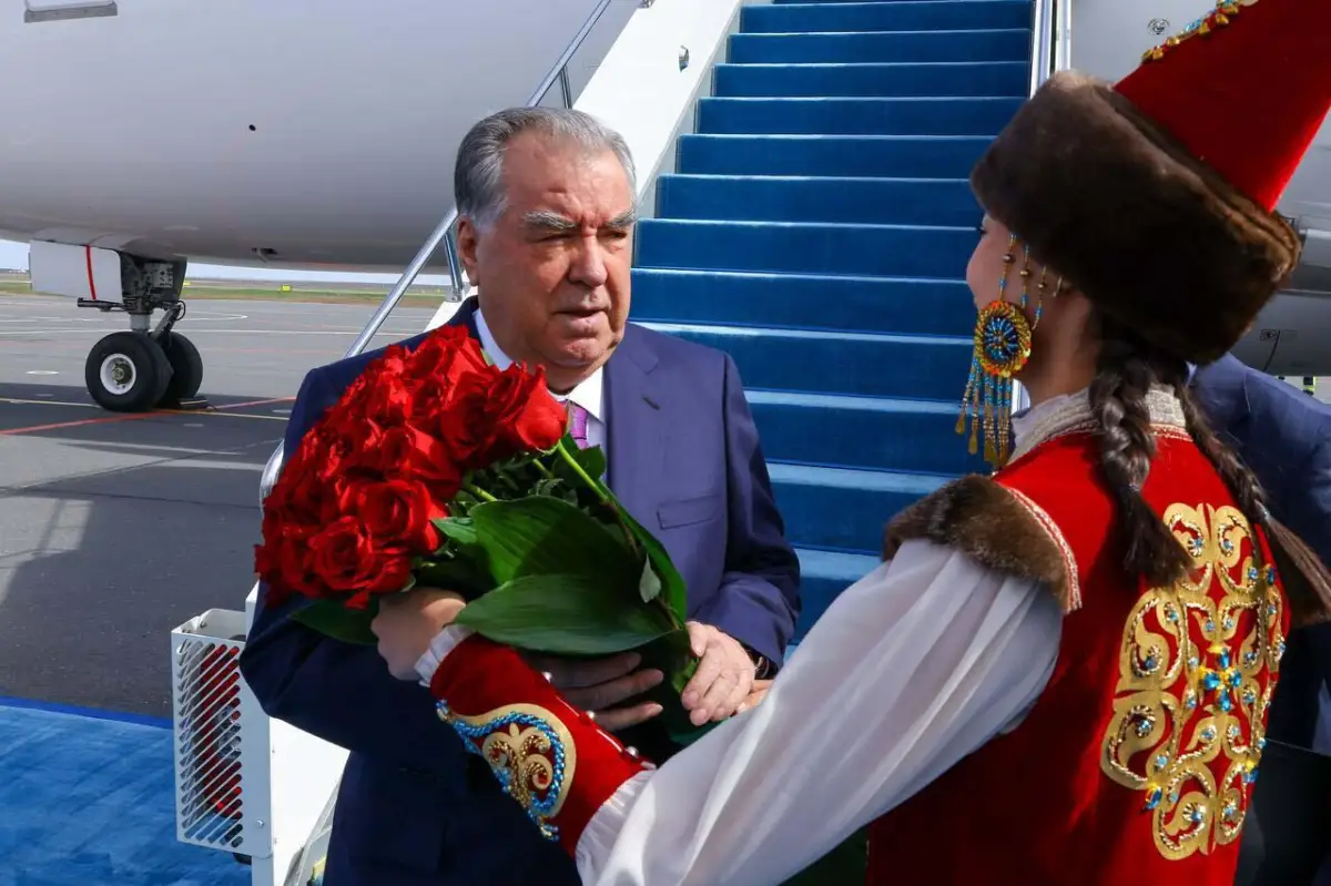 Президенты пяти стран прибыли в Астану