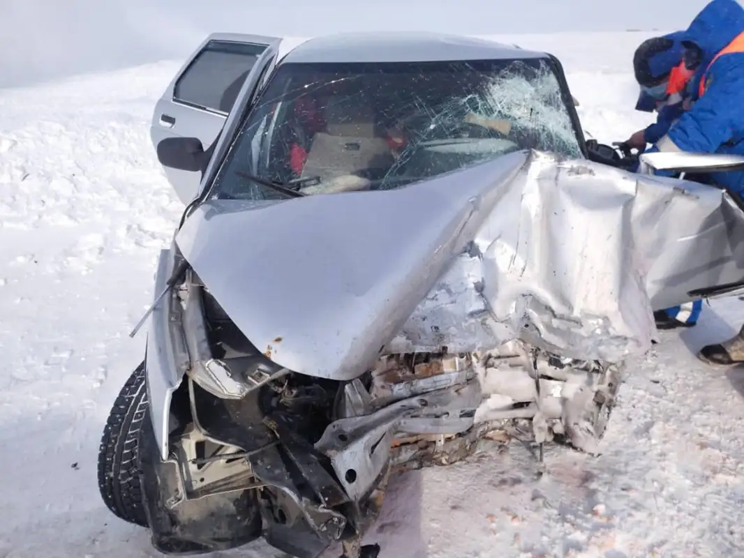  На трассе Семей-Усть-Каменогорск лобовое столкновение, двое погибли на месте ДТП