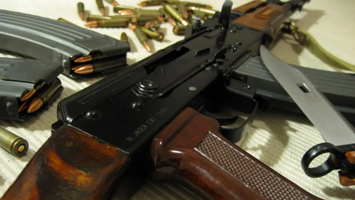 «Воровал по одному-два»: в МВД рассказали, как сержант похищал боевое оружие в своей воинской части