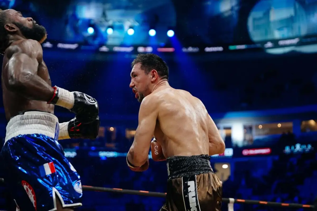 Жанибек Алимханулы нокаутировал Нгамиссенге в пятом раунде