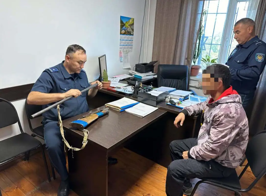 Жители Туркестанской области заработали 8 млн за сданное оружие