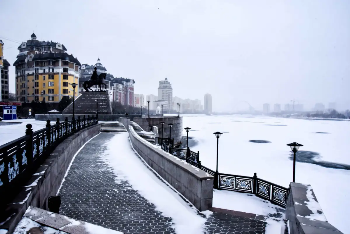 На Казахстан идут осадки и метели: погода на 7-11 ноября