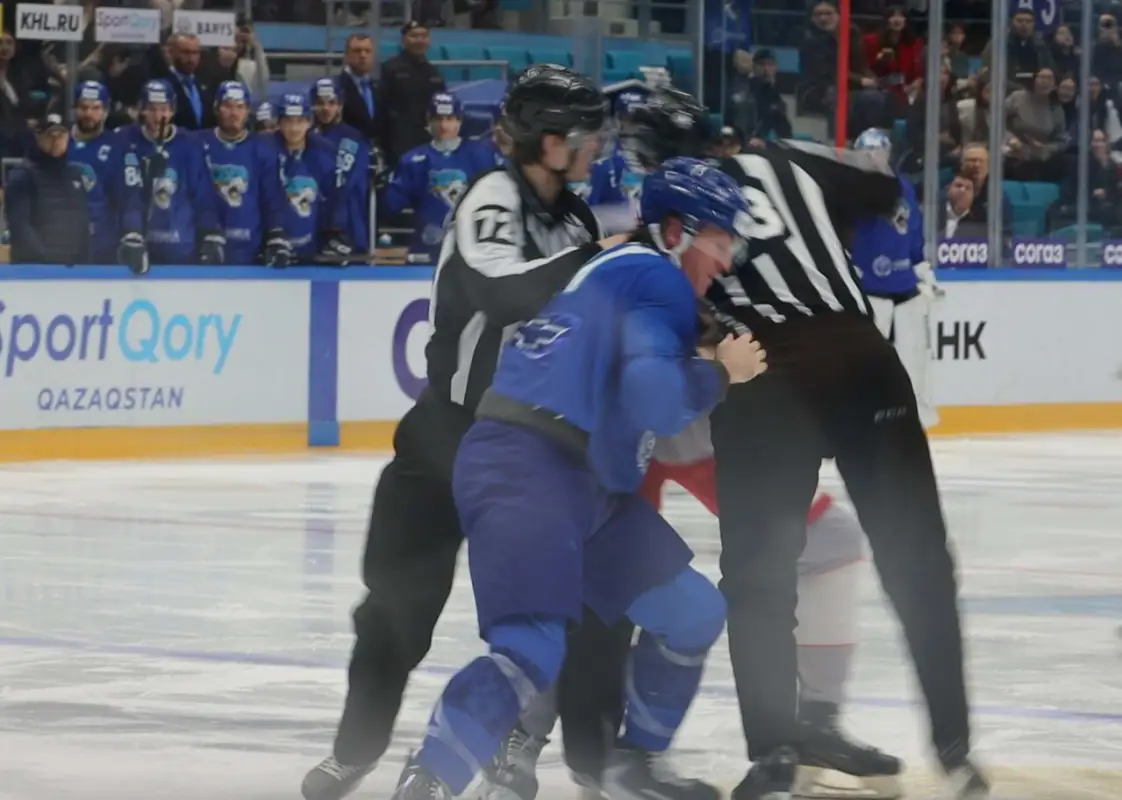 Драка Морелли-Королев в матче Барыс-Спартак