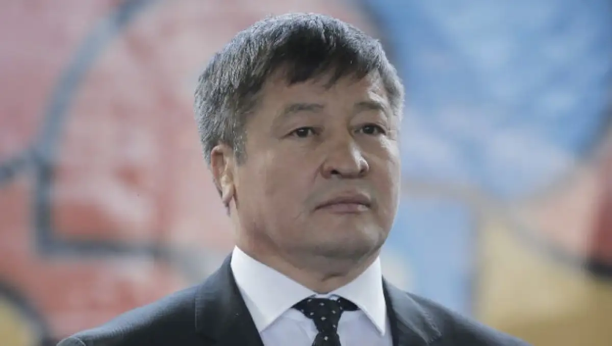 «Сұмдық емес пе»: мәжілісмен Тұрлыханов вейп пен кальянға қатысты сұрақтар қойды