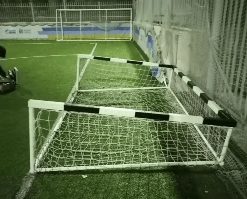 В Астане умер школьник после падения футбольных ворот