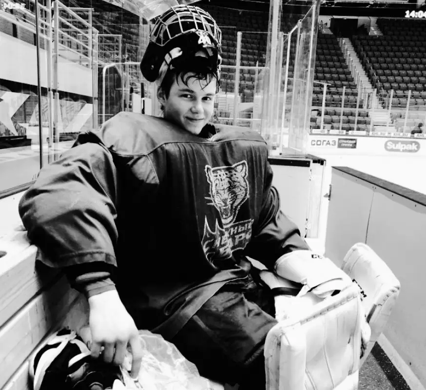 Не дожил 3 месяца до 19-летия: скончался вратарь "Снежных барсов"