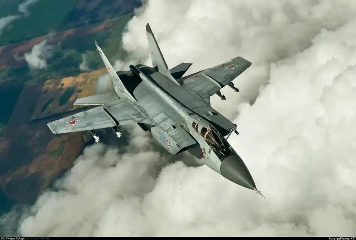 Отводили истребители от города: под Карагандой разбился МиГ-31 