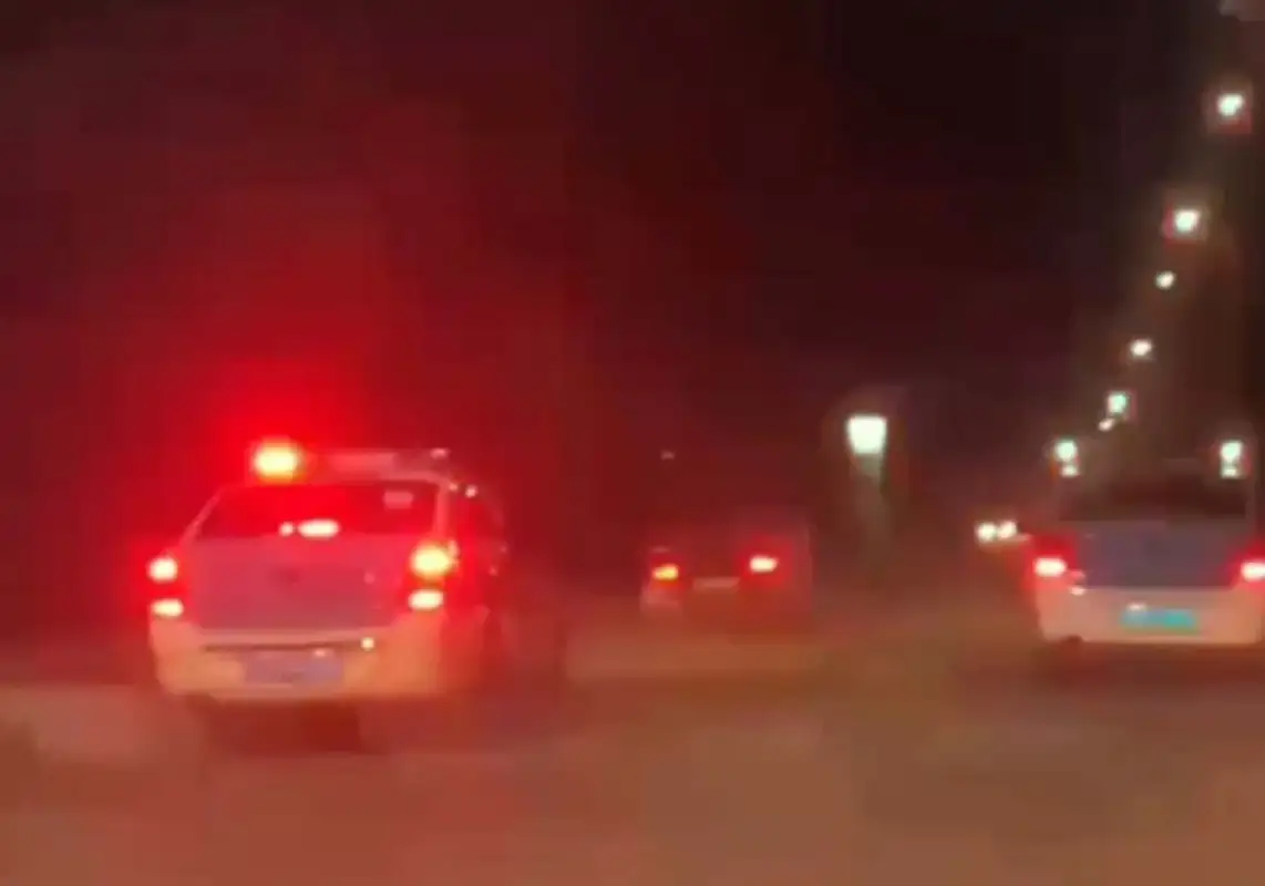 "Cтреляли по колесам": полиция Семея показала ночную погоню за опасным водителем