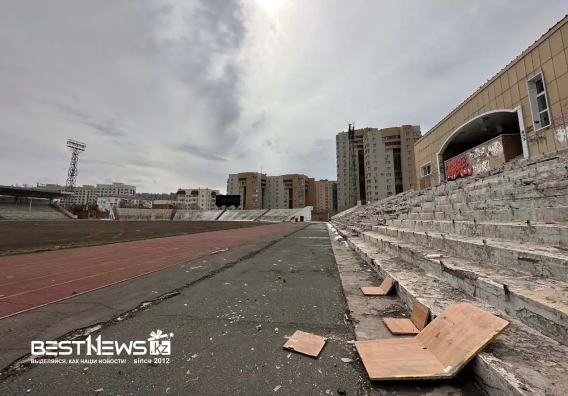 Стадион в Астане признали аварийным за взятку