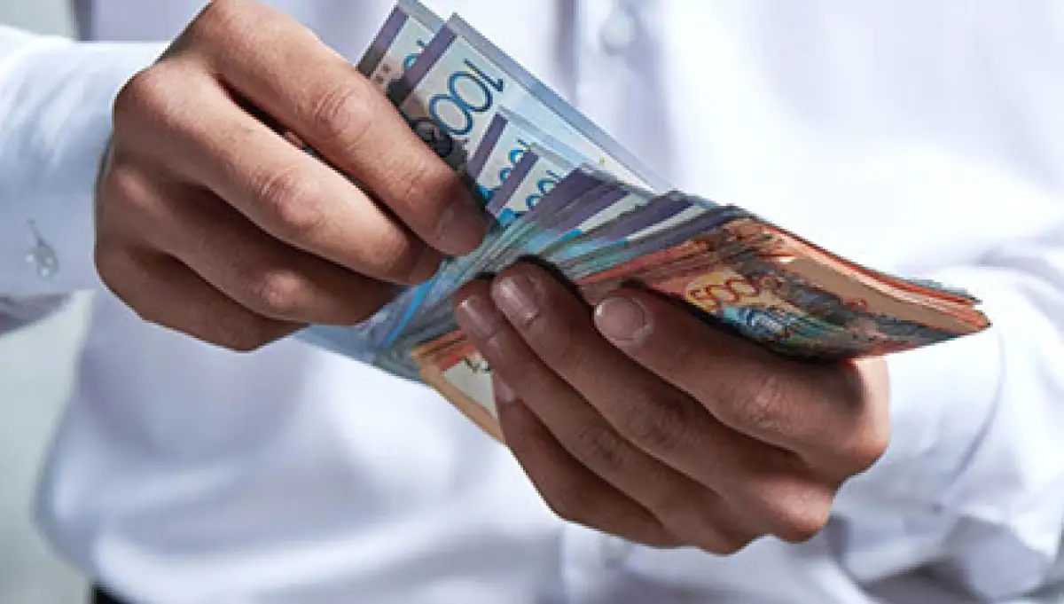 Как на казахстанцев вешают онлайн-кредиты и грабят в Интернете