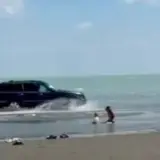 Заехавшего прямо в озеро Балхаш водителя сурово наказали