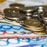 Доллар торгуется ниже отметки 445 тенге на бирже