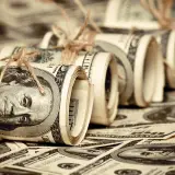 На бирже доллар поднялся выше 474 тенге 