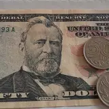 Курс доллара составил 447 тенге на утренних торгах