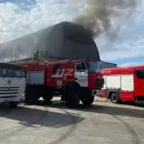 Дым виден на левом берегу. В Астане  тушат ангар