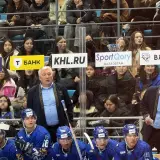 Тренеры "Барыса" надели казахские камзолы