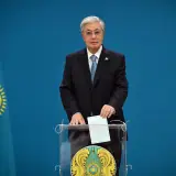 Глава государства проголосовал на выборах депутатов Курултая 