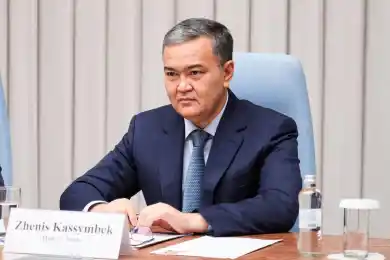 Касымбек приготовил ракетки к бою