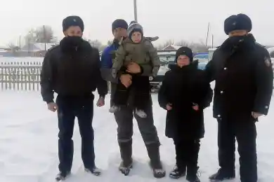 Трехлетнего ребенка спасли от бродячих собак в ВКО