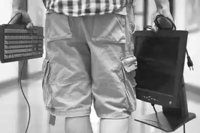 В Шардаре мужчина украл компьютер из больницы и оставил его под залог в продмаге