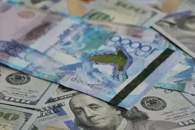 Нацбанк: обменный курс тенге за 2020 год ослаб на 10%, в январе – ещё на 0,4%