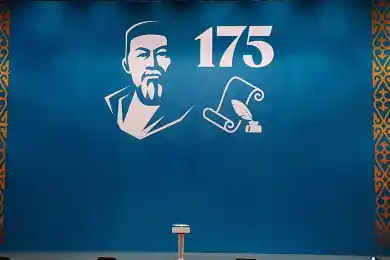 Елбасы и Президент Казахстана посетили концерт по случаю 175-летия Абая