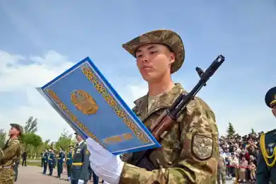 В Казахстане свыше 4000 молодых солдат принесли военную присягу