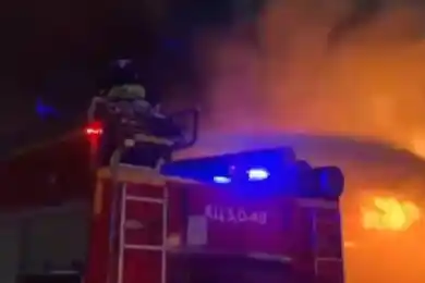 В Семее 120 пожарных тушат пожар в "Бала парк"