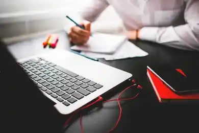 Учитель об итогах "дистанционки": "Родители мешали; работа по 18 часов; не до всех "дошло""