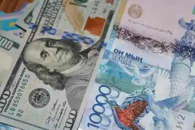 Доллар составил 423,51 тенге на торгах