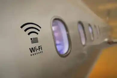 Казахстанцам пообещали Интернет в самолетах и поездах