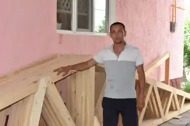 Интернет от «Казахтелекома» помог учителю в Жамбылской области развернуть мебельный бизнес