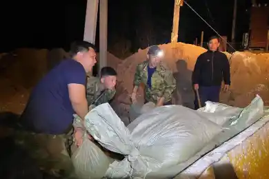 Вода в Жайыке возле Уральска поднялась на 8 см