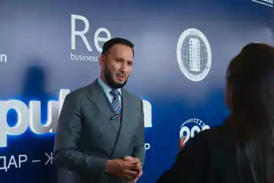 Мажилисмен Ходжаназаров ждал вылета из Алматы в Астану 8 часов из-за непогоды