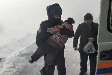 За сутки на автодорогах эвакуировали 132 человека - фото, видео