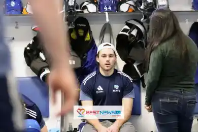 Что есть в раздевалке "Барыса"