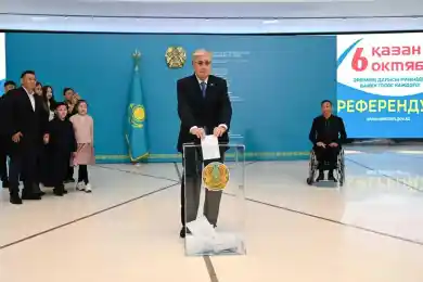 Президент Казахстана проголосовал на референдуме по строительству АЭС
