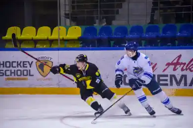 "Номад" обыграл "Сарыарку" в матче с незасчитанной шайбой