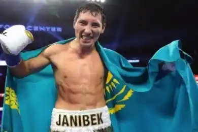 Алимханулы выиграл нокаутом бой за титул чемпиона мира