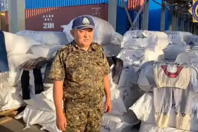 Контрабандную одежду на 1 млрд тенге задержали на границе с Китаем