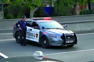 Гражданку Казахстана нашли мертвой под окнами дома в Тбилиси