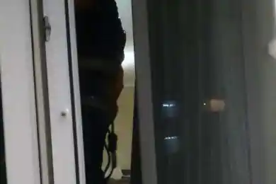 В Астане спасатели через окна на 15 этаже помогли двум малышам