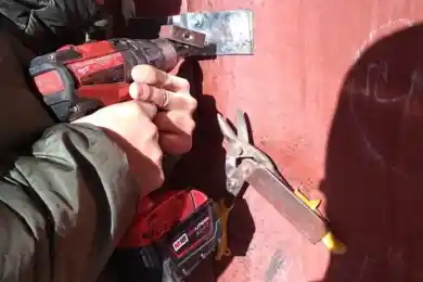 Замуровали: Акимат подтвердил блокировку подъезда в Караганде из-за коронавируса